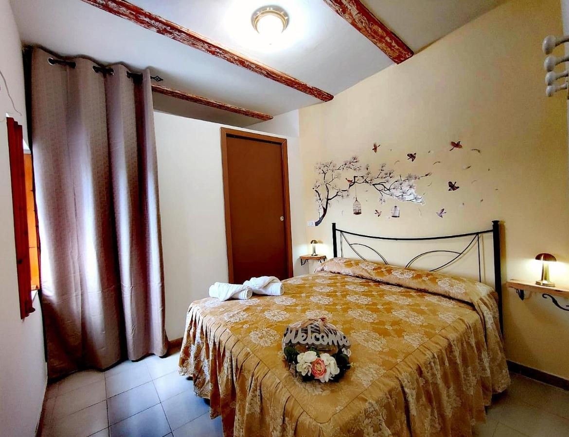 La Casa In Piazza Apartment Toffia Luaran gambar