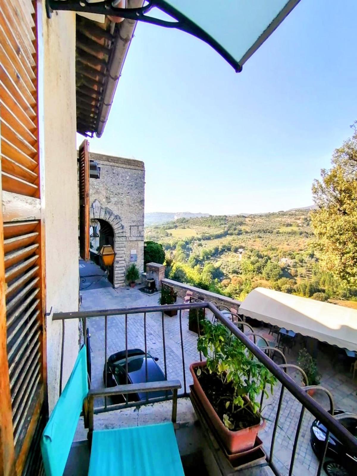 La Casa In Piazza Apartment Toffia Luaran gambar
