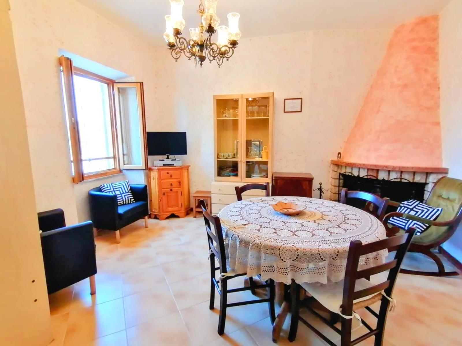 La Casa In Piazza Apartment Toffia Luaran gambar