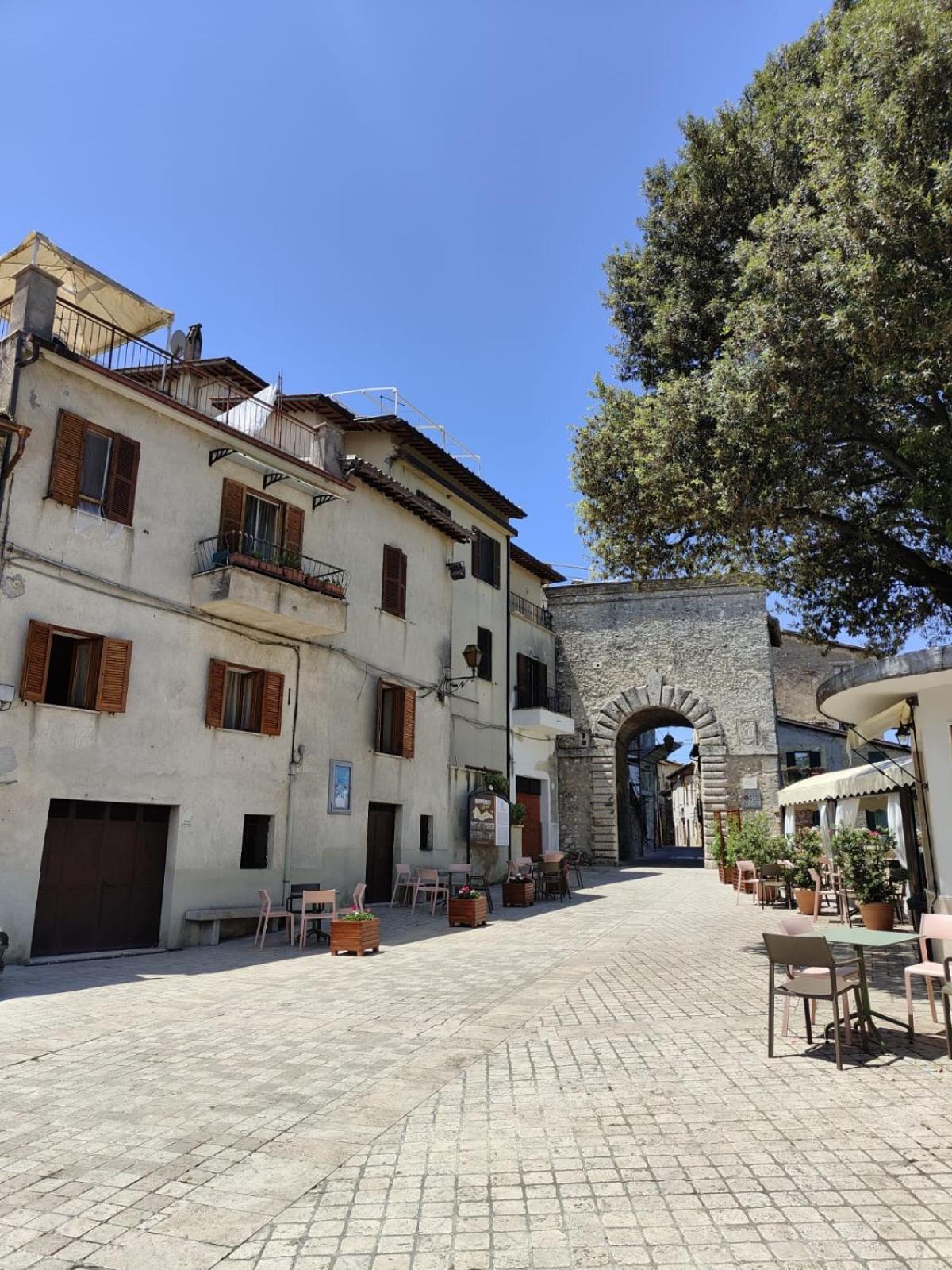 La Casa In Piazza Apartment Toffia Luaran gambar