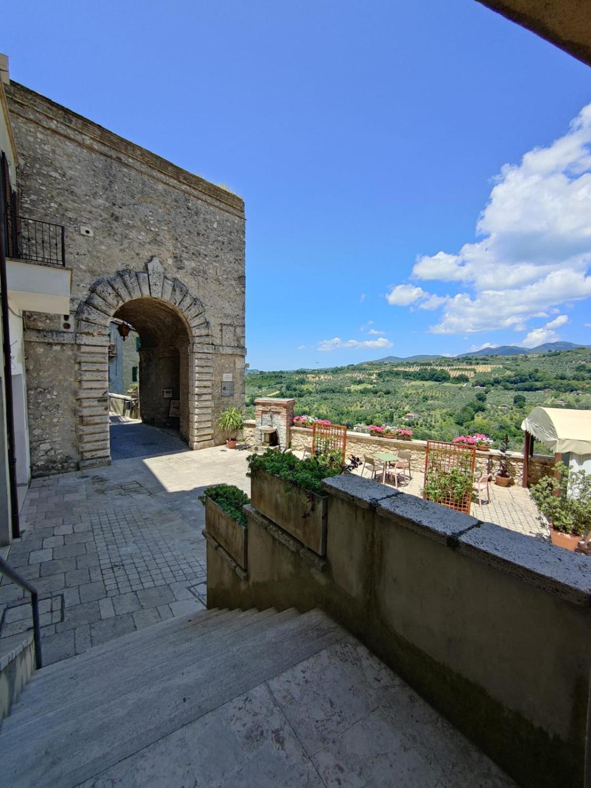 La Casa In Piazza Apartment Toffia Luaran gambar