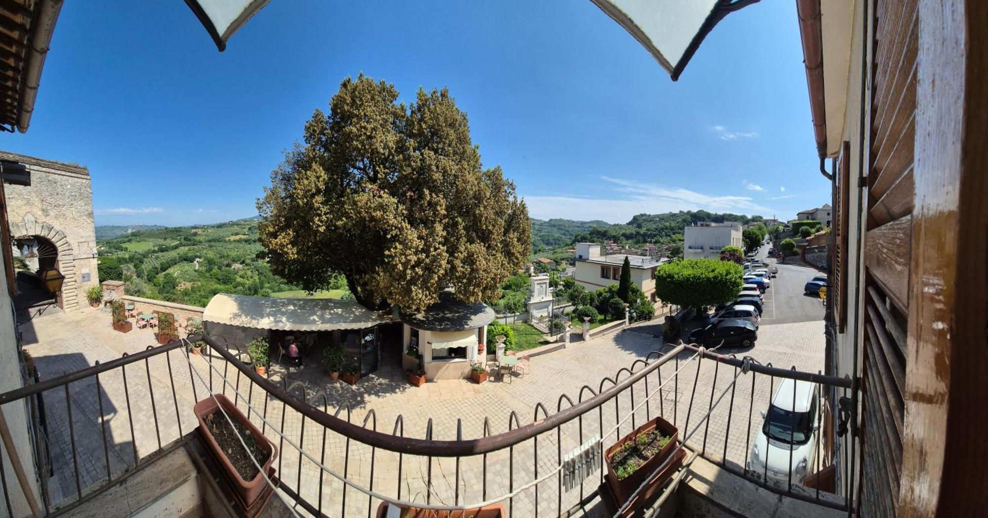 La Casa In Piazza Apartment Toffia Luaran gambar